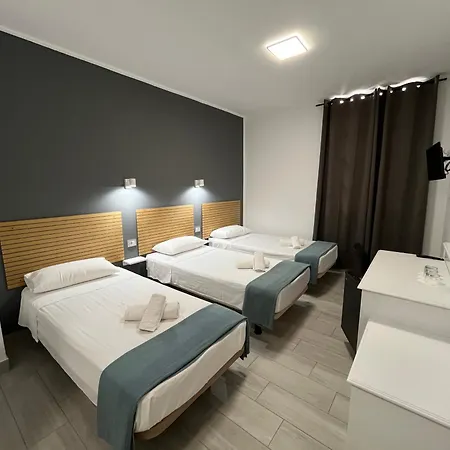 Cassandra Hotel *