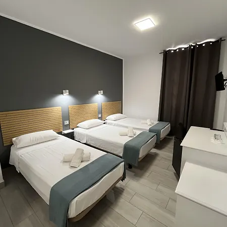 Cassandra Hotel *