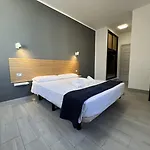 Cassandra Hotel *